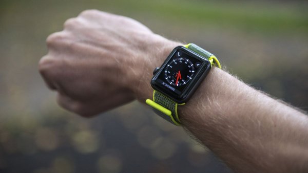 Apple Watch Series 4 оснастили экран с повышенным разрешением