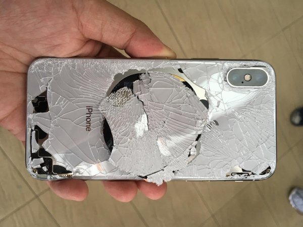 Эксперт: За деньги на замену заднего стекла iPhone Xs можно купить новый iPhone 8