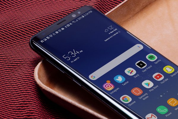 Samsung анонсировал бюджетный Galaxy J4+ и J6+