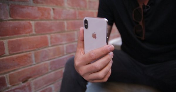 Пользователи обнаружили способность фронтальной камеры iPhone сглаживать морщины