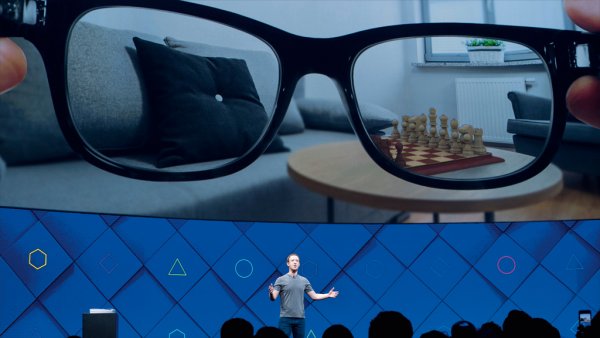 Цукерберг рассказал об очках дополненной реальности от Facebook