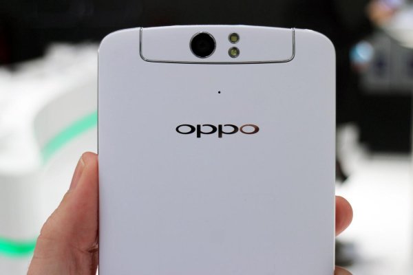 В Сети появились фото смартфона Oppo с выдвижной камерой
