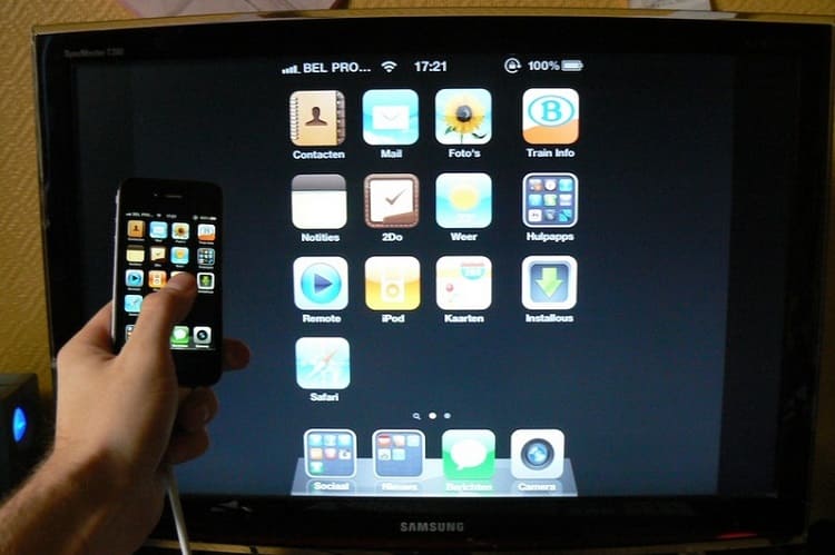Способы подключения Айфона к телевизору Самсунг