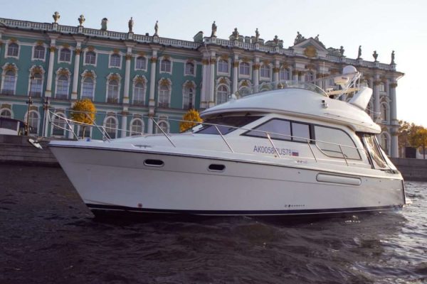 Аренда катеров в Санкт-Петербурге недорого
