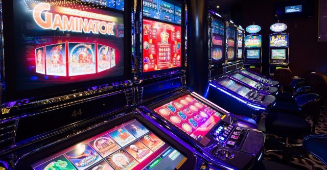 Какие автоматы выбрать: онлайн о казино Вулкан 24 или реальные?